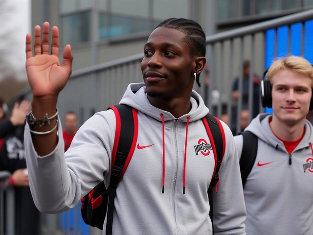 Jeremiyah Love runs for 3 TDs as No. 9 Notre Dame crushes Syracuse 70-7